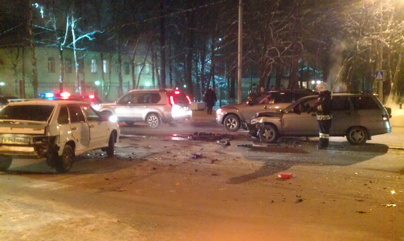 ДТП у военного института, в Череповце, 22 января 2014 г
