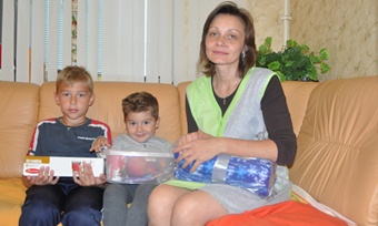 Семья беженцев из Украины (Владимир, Ольга и их сыновья, Паша и Вова) приехали в Череповец из Луганской области