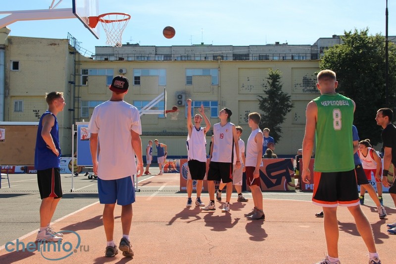 В Череповце энтузиасты возрождают уличный баскетбол