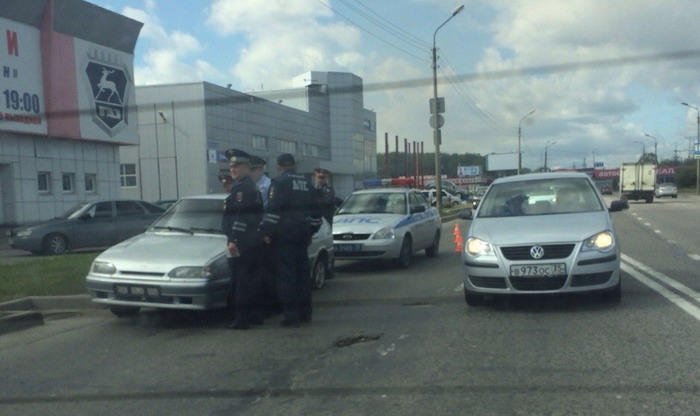 Водитель ВАЗ 2114 устроил погоню в Череповце, 23 августа 2014 г