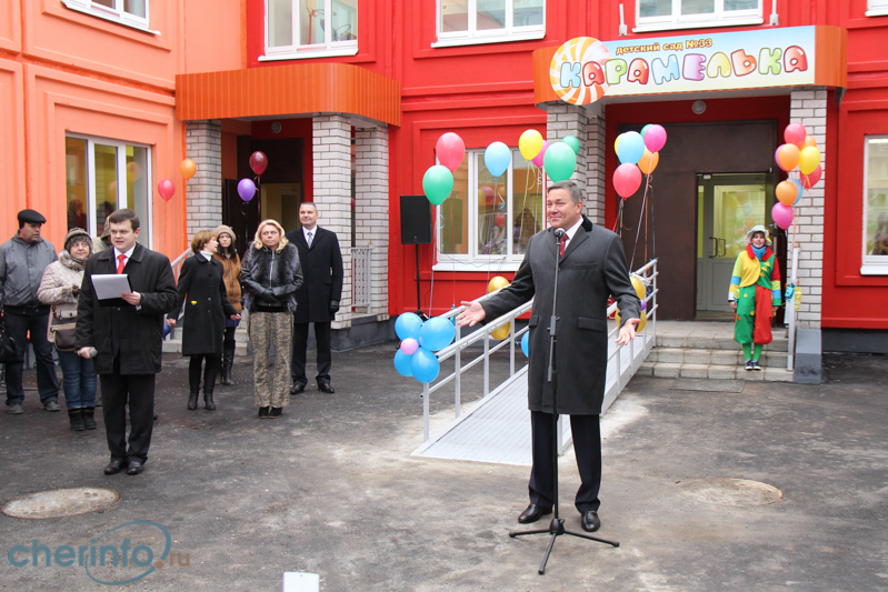 Олег Кувшинников поздравил собравшихся с этим долгожданным событием и приближающимся Днем города