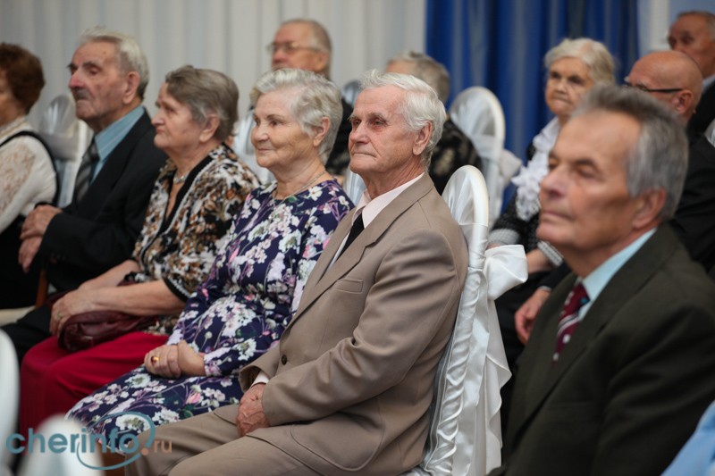 В Череповце поздравили супружеские пары-долгожители
