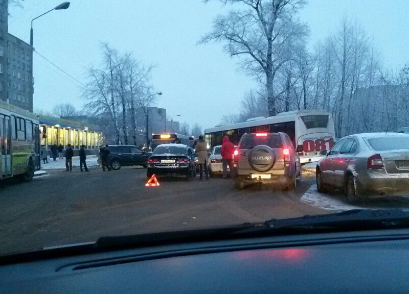 4 машины столкнулись на ул. Горького, ДТП 21 ноября 2014 г.