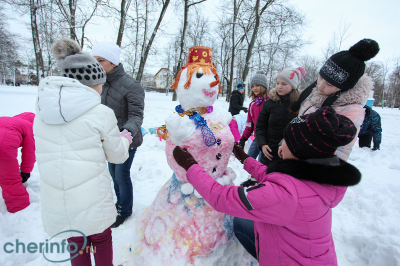 В парке КиО в честь Дня снеговика череповчане создали десятки снежных скульптур