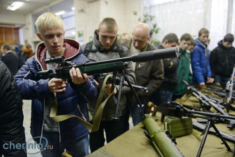Череповчане стали лучшими по сборке автомата Калашникова на областных соревнованиях «Зарница»