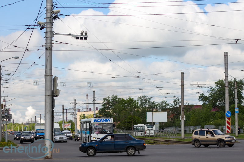 камеры видеонаблюдения устанавливают на перекрестке улицы Сталеваров и проспекта Победы и на перекрестке Гоголя — Первомайская — проспект Победы в Череповце