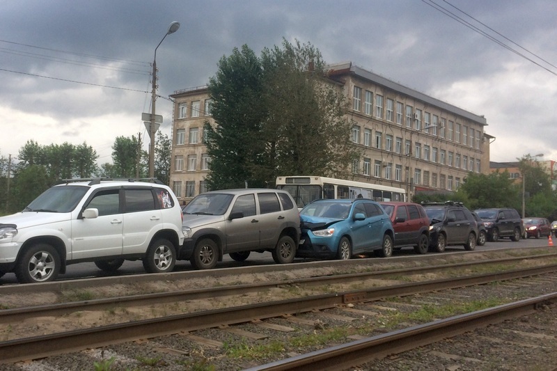 Авария на проспекте Победы у управления образования 24 августа 2017