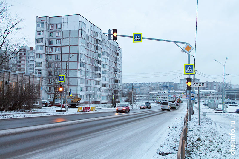 На перекрестке Набережной - Ленина установили светофор