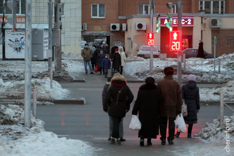 Светофор на Октябрьском проспекте у ТЦ Каравелла заработал