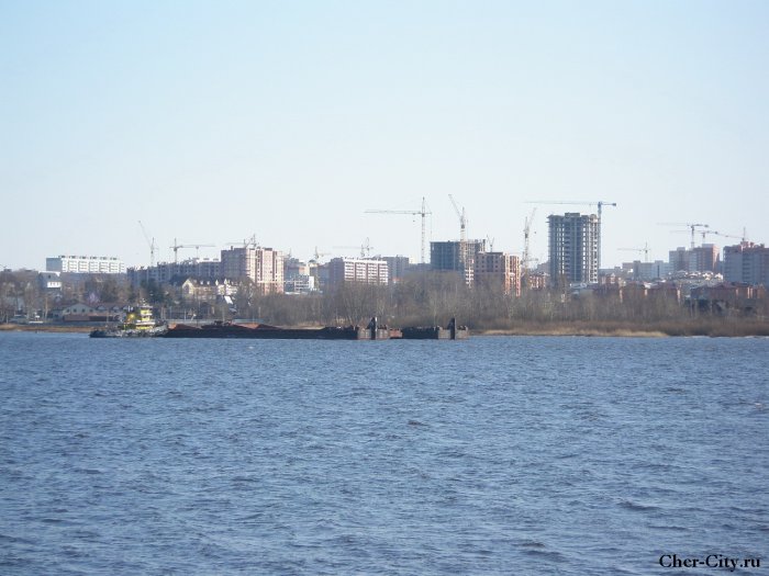 106 и 105 мкр с противоположного берега Шексны