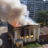 Пожар в бывшей спортивной школе, дым