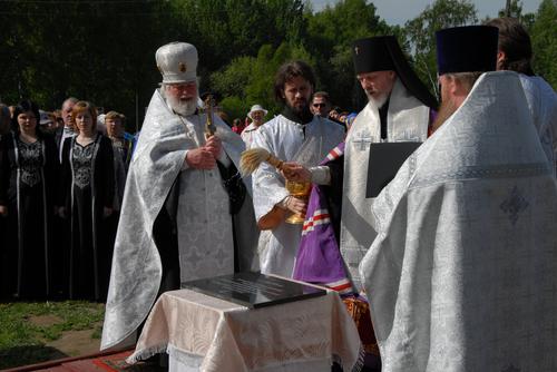 Освещение закладки первого камня нового храма в Череповце