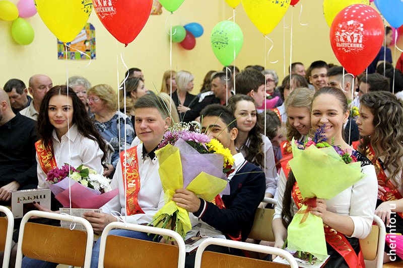 в Череповце в школах проходят последние звонки в мае 2017