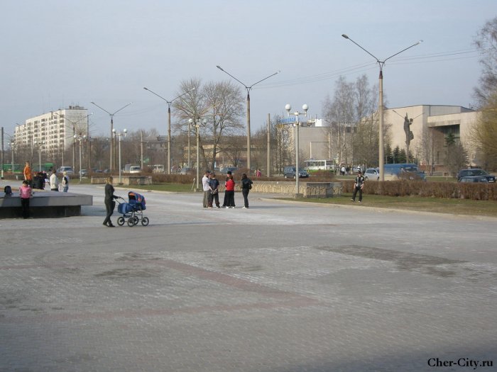 Площадь у Дворца металлургов