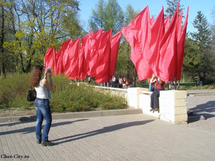 Девушки и флаги, 9 мая 2009 г.