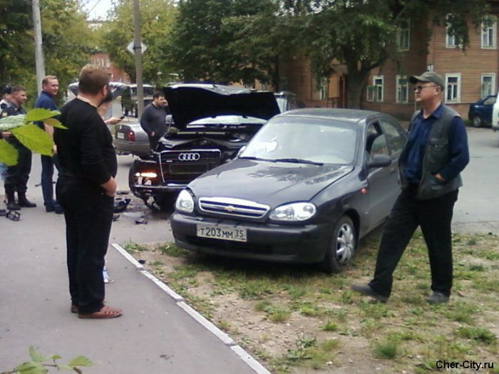 ДТП на перекрёстке улиц Труда и Коммунистов-2, 12.08.2008 ДТП на перекрёстке улиц Труда и Коммунистов-2, 12.08.2008