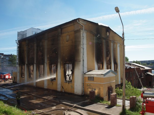Пожар в бывшей спортивной школе, всё сгорело